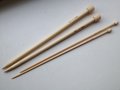 Bamboe breinaalden, lengte 23 centimeter.